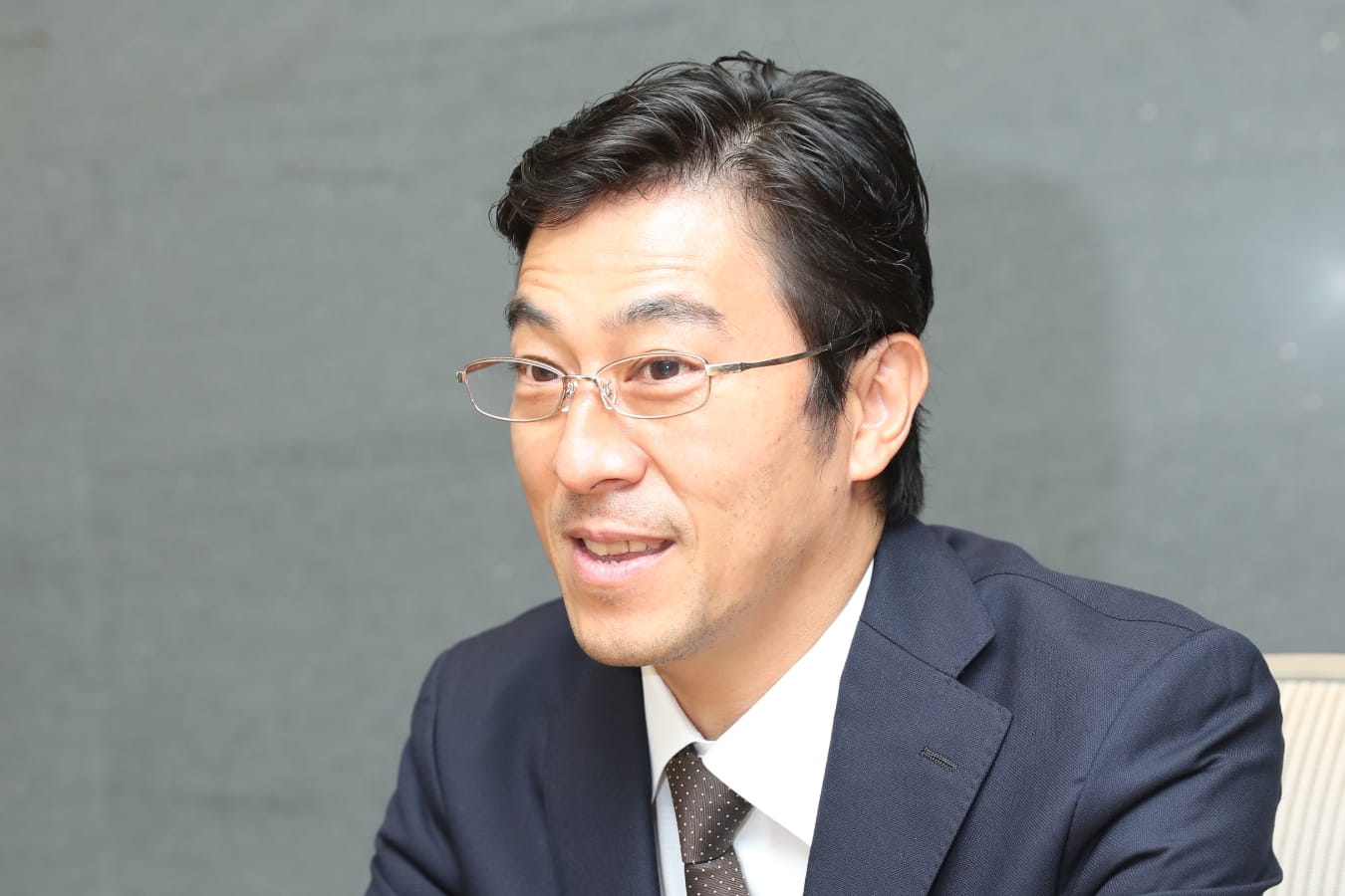 角田 賢治氏