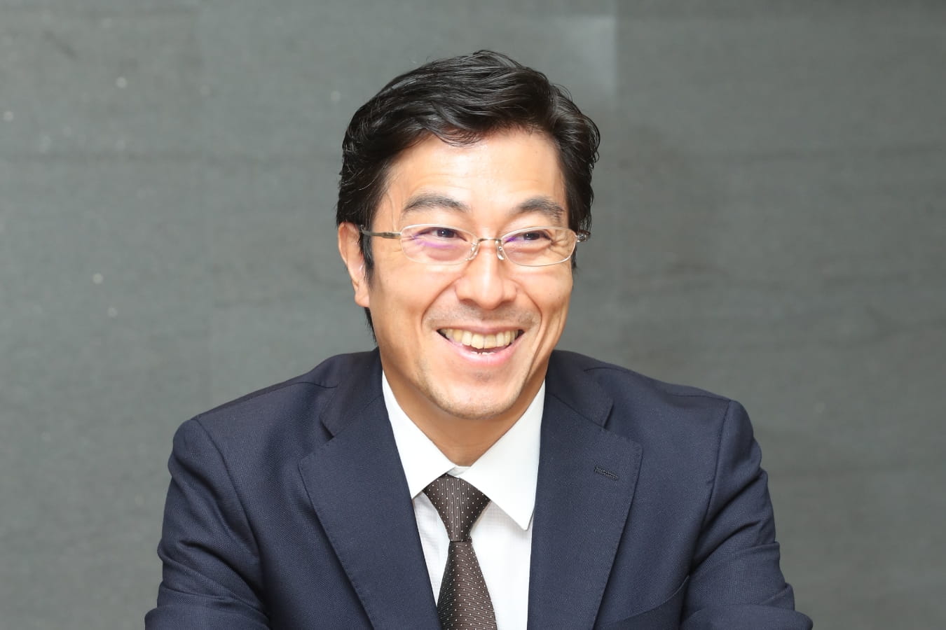 角田 賢治氏